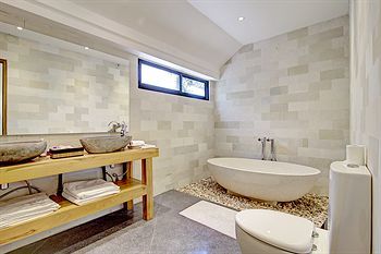 Villa Deluxe *